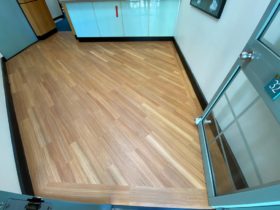 Luxury Vinyl Tiles - Wood - Karndean Knight Natural Spotted Gum - Superfloors Sydney